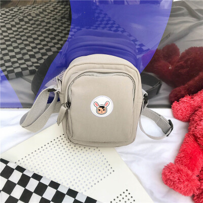 

Uzzang a former Japanese student with a fresh one-shoulder bag feels like a girl with an oblique bag&a canvas bag