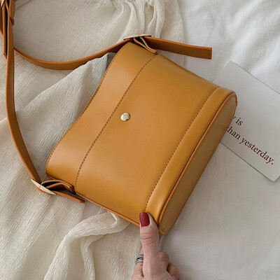 

Women 2019 new Korean version of the texture of the single shoulder slant across the package simplicity of the ancient capacity pa