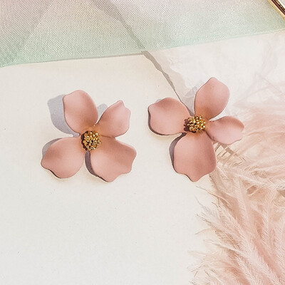 

Korean Style Cute Flower Stud Earrings For Women Fashion Sweet Earrings Femme Brinco Wholesale Jewelry