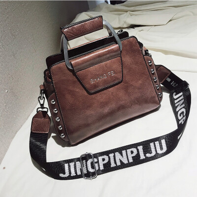 

Spring&summer small bag female 2019 new wave fashion retro rivet shoulder bag shoulder wide shoulder strap Messenger bag