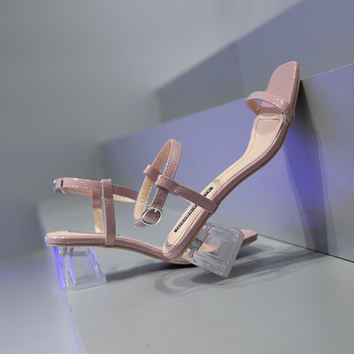 

Transparent high-heeled sandals female fairy wind night shoes Joker fashion thick heel with net red 2019 new summer