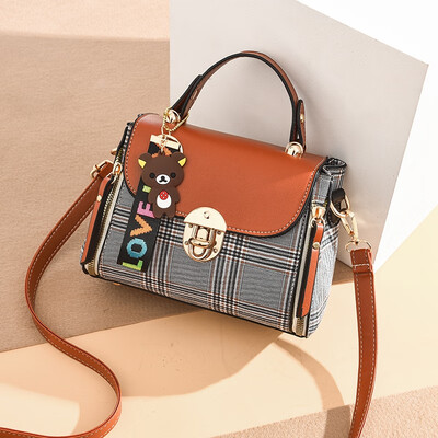 

Summer womens new fashion Korean version of 100-handheld fashion ladies shoulder slanting small square bag