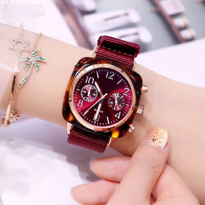 

2019 new ins wind watch female net red with the couple fashion trend students waterproof large dial quartz watch