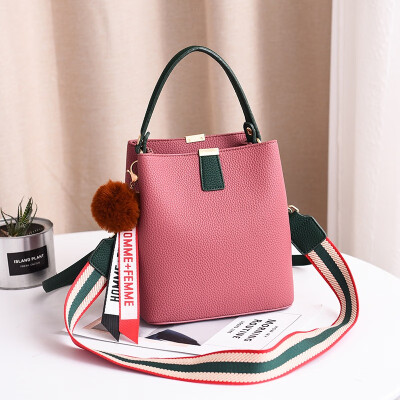 

On the new womens bag tide Korean version of Joker shoulder Messenger bag fashion broadband simple bucket bag