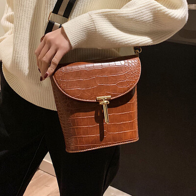 

Net red texture black bag female 2019 autumn&winter new wave Korean version of the bucket bag on the new wild shoulder Messenger bag