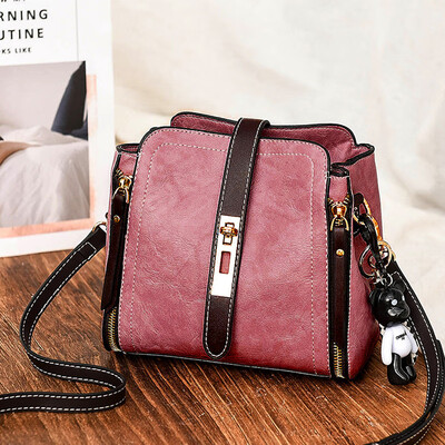 

Ins Super Fire Female Baitao Korean version of retro recreational small square bag with one shoulder slanting adjustable