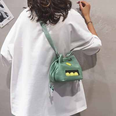 

Small bag female 2019 new Japanese Harajuku student shoulder bucket bag ins super fire girl canvas messenger bag