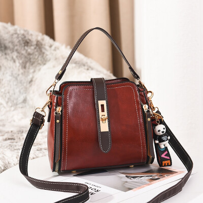

The new womens bag is simple&Korean version of the single shoulder bag oblique satchel The fashion lady bag is 100