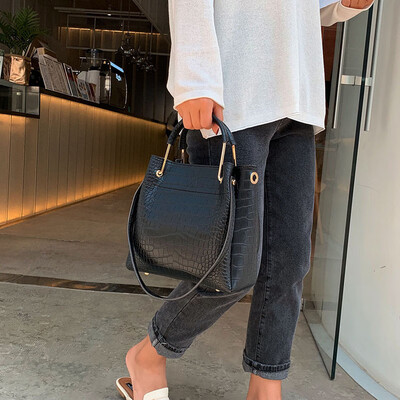 

Autumn fashion big bag female 2019 new Korean version of the wild large capacity Messenger bag retro crocodile pattern handbag