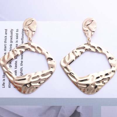 

European Trendy Geometric Metal Big Drop Earring For Women Leaf Flower Round Brincos Statement Earring Party Jewelry Model Show