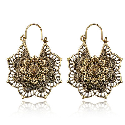 

1 Pair Vintage Ethnic Style Metal Openwork Flower Flower Earrings Bohemian Carved Earrings