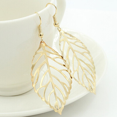 

Hot Sale Gold Silver Color Leaves Earrings for Women Creative Metal Simple Drop Earrings Hollow Design Female Fashion Jewelry
