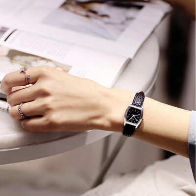 

Watch female high school students academic atmosphere small fresh Joker girl dial retro cool wind small