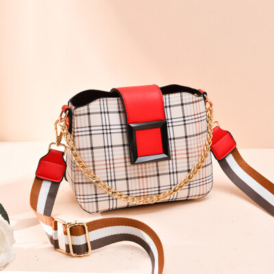 

On the new ladies summer fashion Joker Korean tide shoulder Messenger bag chain small square bag