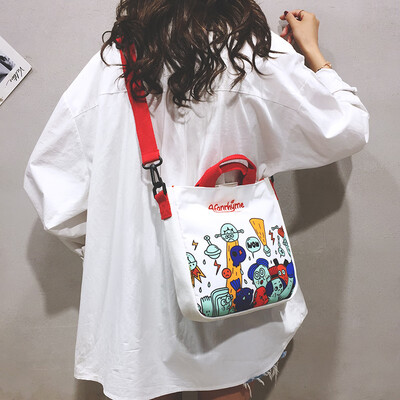

Cartoon small bag female 2019 new wave Korean version of the wild canvas bag shoulder bag Harajuku student Messenger bag
