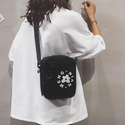 

Chic Harajuku style student small bag female 2019 new simple wild canvas bag wide shoulder strap shoulder Messenger bag