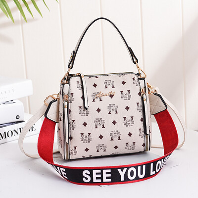 

In summer the new tide of Korean womens handbags fashion handbags simple Joker shoulder Messenger bag