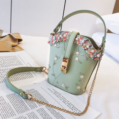 

New small bag female 2019 new wave Korean version of the wild shoulder slung fashion gas chain lace bucket bag