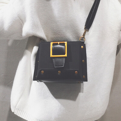 

Small bag female 2019 on the new wave Korean version of the ins super fire fashion bucket bag chic wild shoulder Messenger bag