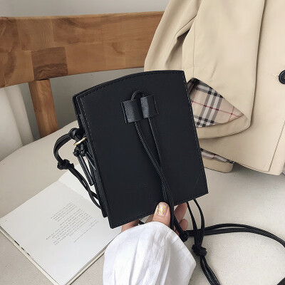 

Korean version of the simple&simple color personality Messenger bag 2019 new casual temperament Sen wild portable small square bag