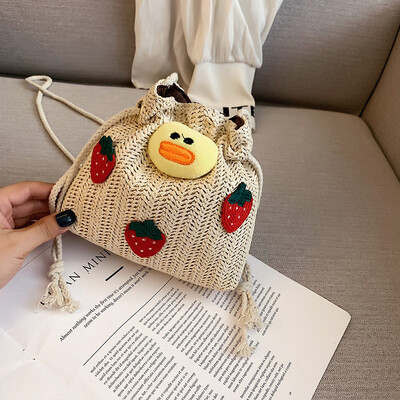 

Little fairy wild temperament shoulder bag fashion casual Messenger bag 2019 new Sen cute strawberry woven bag