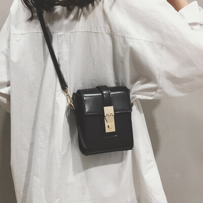 

New small bag Messenger bag female bag new 2019 wild ins fashion shoulder bag retro mini mobile phone bag