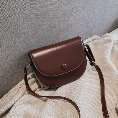 

Sen retro small bag female 2018 new Korean version of the wild semi-circle saddle bag texture solid color shoulder Messenger bag