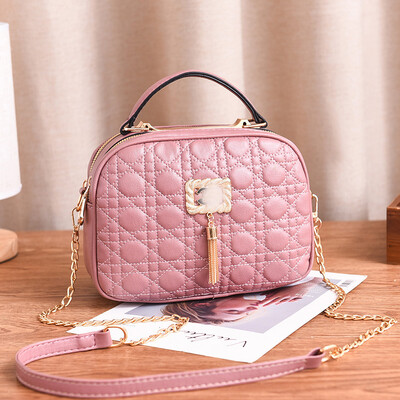 

2019 spring new embroidered line shoulder diagonal package cool Korean fashion casual ladies small square bag