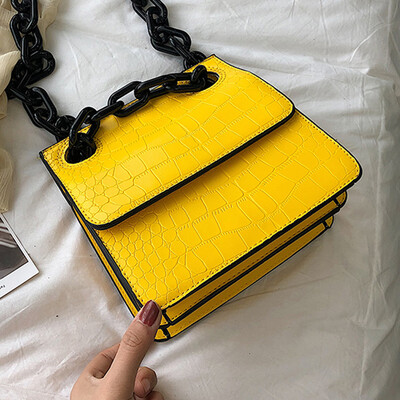 

New small bag woman 2019 new Chaohan version 100 single shoulder bag fashion chain small square bag girl bag