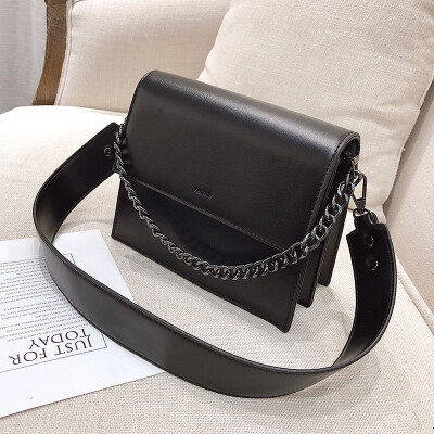 

Hong Kong style retro small bag female 2019 new wave Korean version of the wild single shoulder slung portable width solid color small square bag