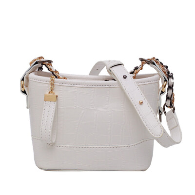 

Bag female 2019 summer new wave Korean version of the wild chain badge Swallow small square bag fashion shoulder Messenger bag