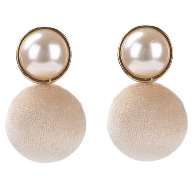 

Korean New Sweet Temperament British Wind Lattice Circle Earrings Female Alloy Geometric Creative Earrings