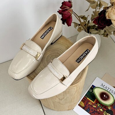 

Coarse shoes women summer retro square head English wind small shoes women Joker low heel lucky shoes women