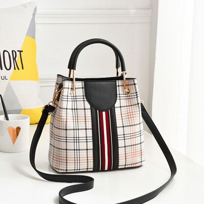 

In summer the new lady Korean version of the single shoulder slant bag fashion 100 lap handbag bucket bag