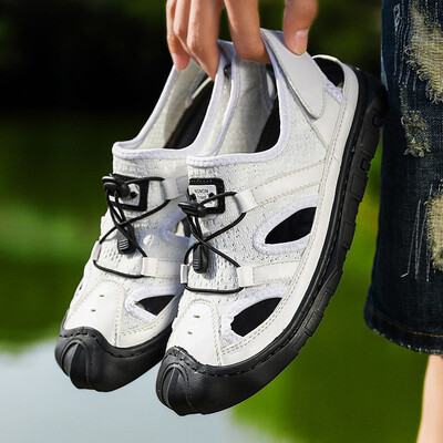 

2019 summer new beach shoes mens fashion trend casual shoes mens sandals breathable tide hole shoes men