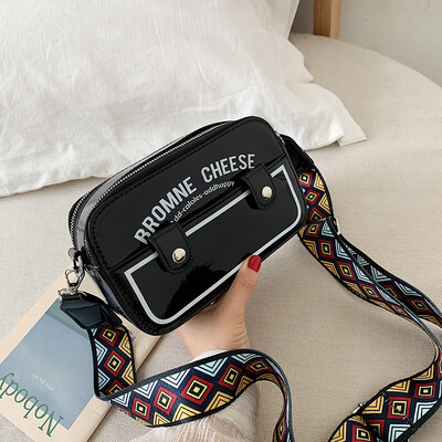 

Ins super fire bag female 2019 new Korean fashion laser bright face wild broadband shoulder slung small square bag