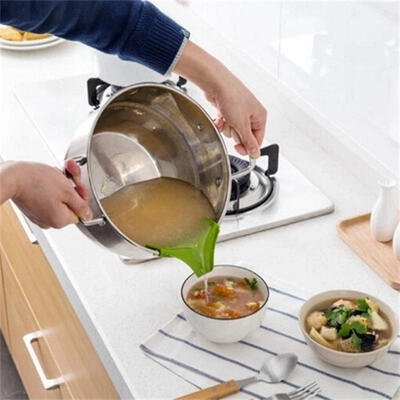

Useful Kitchen Anti-spill Pots Pans Rim Silicone Deflector Liquid Diversion Tool 1PC