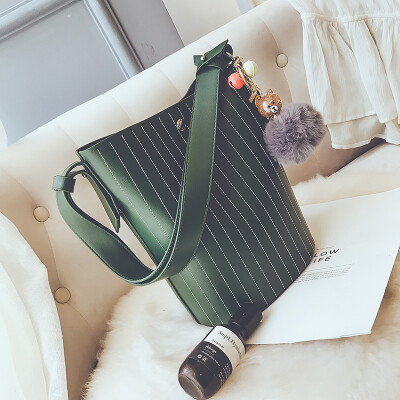 

Qiao Bani 2019 new Korean fashion retro wind street shot embroidery line bucket bag shoulder diagonal trend handbags