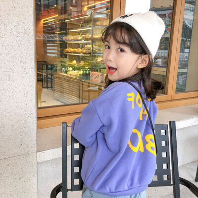 

Baby Girls Cotton Sweater Long-Sleeved Cute Thickening Girls Cute Wild Round Neck Letter Printing T-Shirt Candy Color