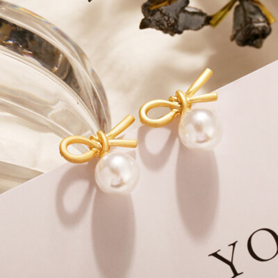 

Retro Freshwater Pearl Earrings Creative Temperament Simple Wild Slim Earrings