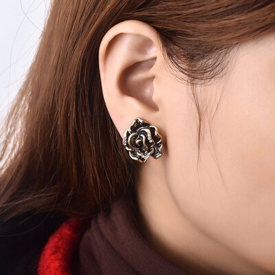 

New three dimensional ear clip golden&drops of oil Black Green Rose ear clip&sweet temperament
