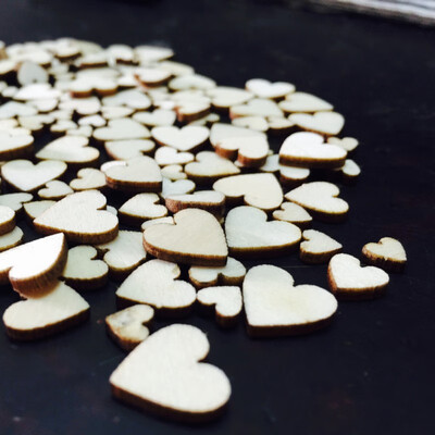 

100 pcs Mixed Rustic Wooden Love Heart Craft Accessories Wedding Table Scatter Decoration Figurines
