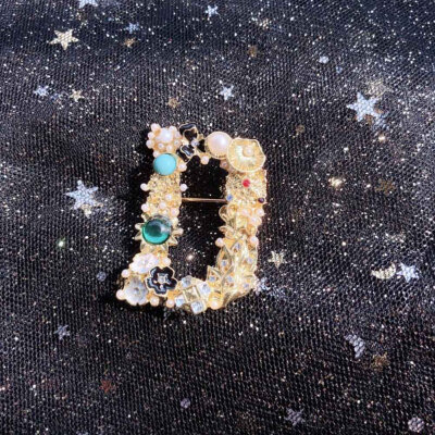 

luxury Gold Flower Pearl Rhinestone Letter Brooch