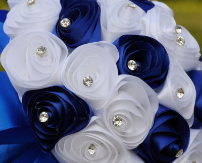 

JPGIF Crystal Roses Pearl Bridesmaid Wedding Bouquet Bridal Artificial Silk Flowers BU