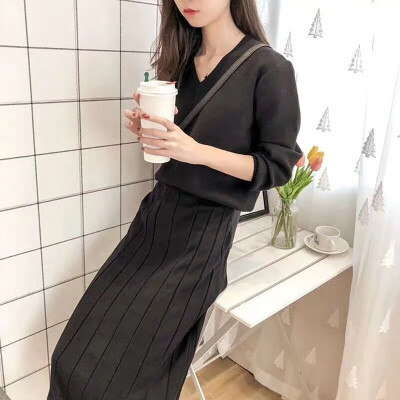 

Knit sweater ladies two-piece suit small fragrance solid color long-sleeved V-neck slimming temperament sweater&skirt suit