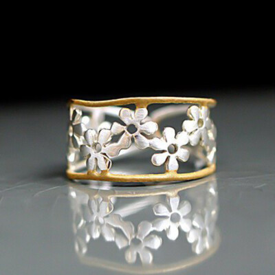 

Delicate Gold Enameled Bicolor Flower Cute Daisy Flower Rings