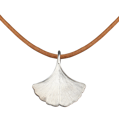 

Luo Linglong s925 sterling silver necklace pendant female ginkgo apricot jewelry anti-allergy simple temperament personality fresh