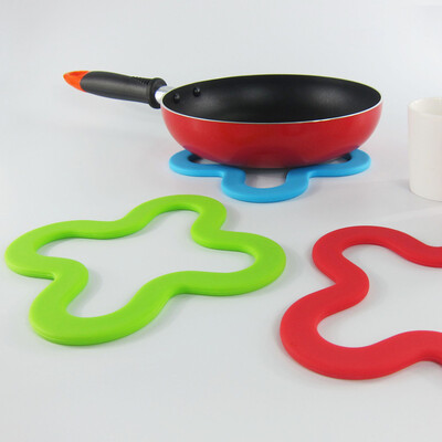 

Pot Pad Cross Silicone Trivet Non Slip Heat Resistant Pad for Everyday Kitchen Basic Spoon Rest CoasterRandom Color