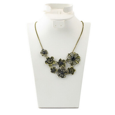 

Gorgeous Vintage With Black Rhinestone Bronze Chain Pendant Retro Necklace