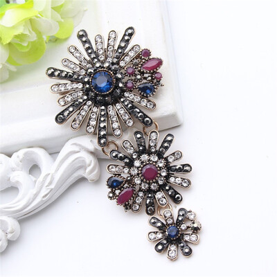 

Turkish Rhinestone Brooch For Women Pendant Type Three Flowers Link Broches Brooches Antique Gold Color Arabesque Resin Jewelry